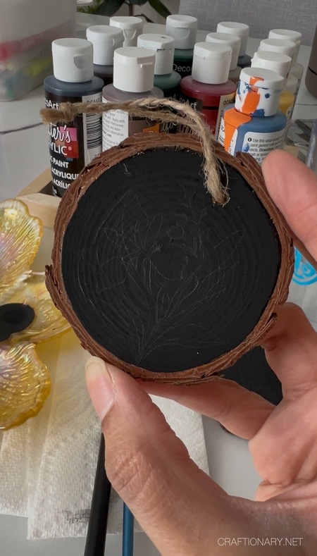 painting-wood-slices-step-2-sketching-flowers-with-pencil