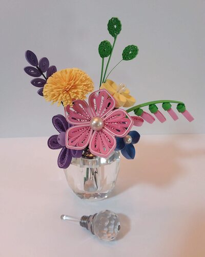 paper-quilling-flowers-for-miniature-vases