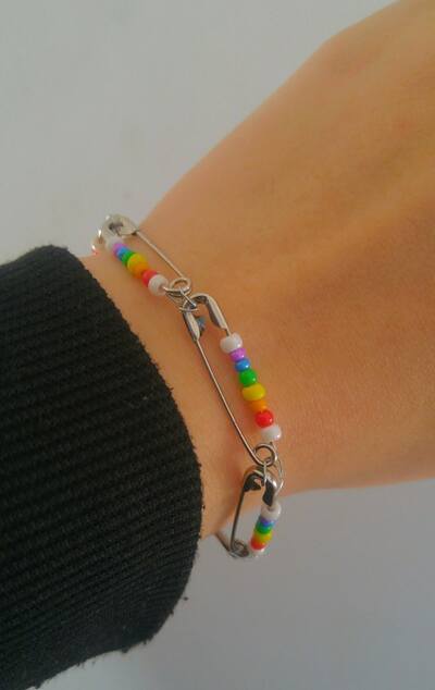 safety-pin-beaded-bracelet