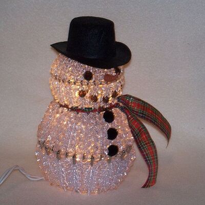 safety-pins-beaded-snowman-lamp