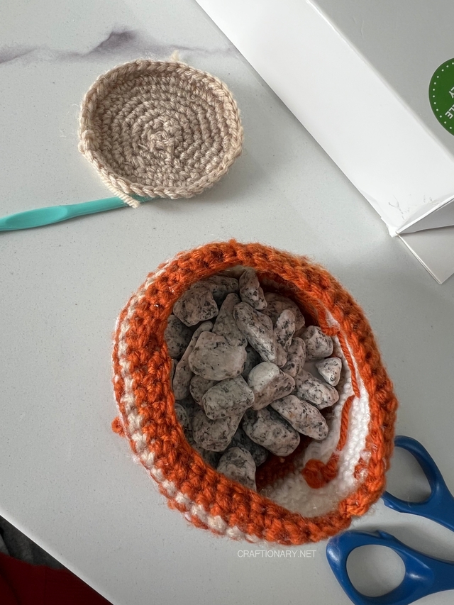 Weighted-pot-crochet-plant-free-pattern-fill-for-rocks