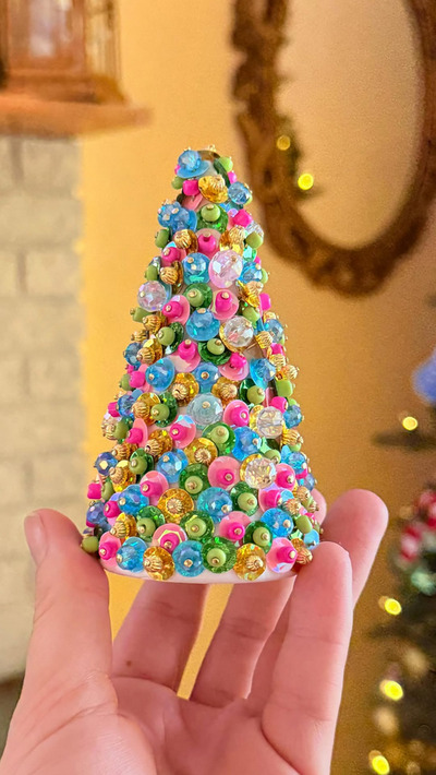 cute-christmas-tree-sequin-art-diy