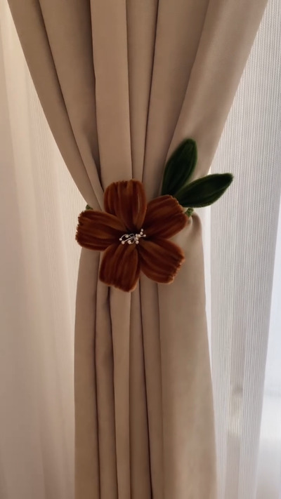 pipe-cleaner-curtain-tiebacks