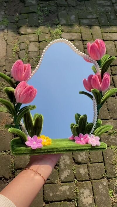 pipe-cleaner-mirror-decor