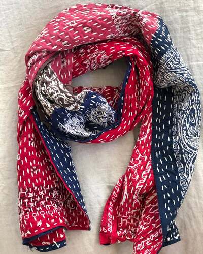 sashiko-stitching-embroidery-on-a-scarf