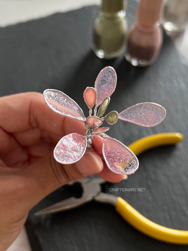 cute-and-easy-nail-polish-flower-for-beginners