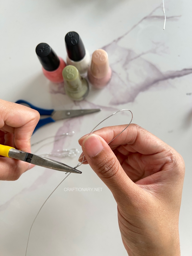loop-the-gauge-wire-to-make-a-petal