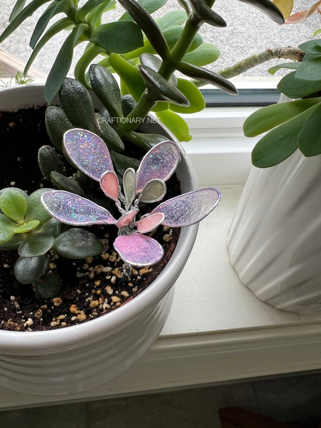 nail-polish-flower-garden-planter-stake-diy