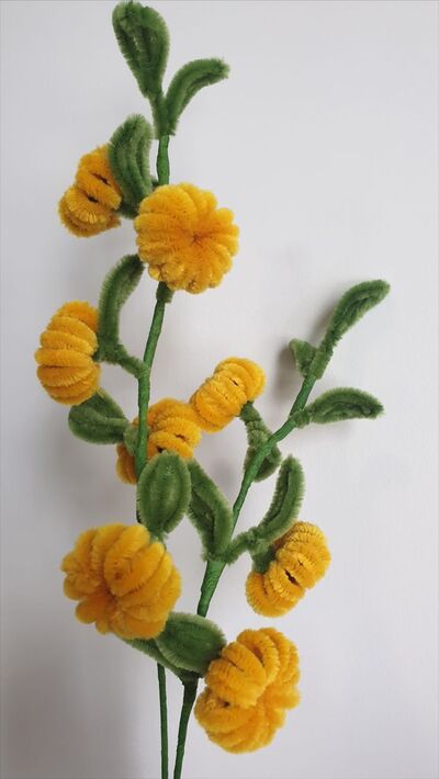 pipe-cleaner-marigold-flowers