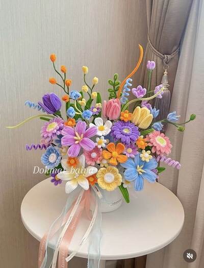 whimsical-pipe-cleaner-flowers-bouquet-in-pastel-colors
