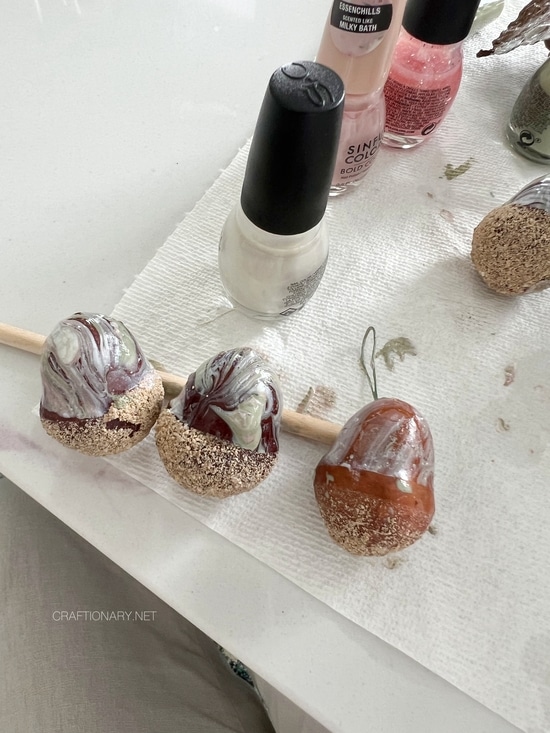 nail-polish-art-marbling-nature-finds-acorns