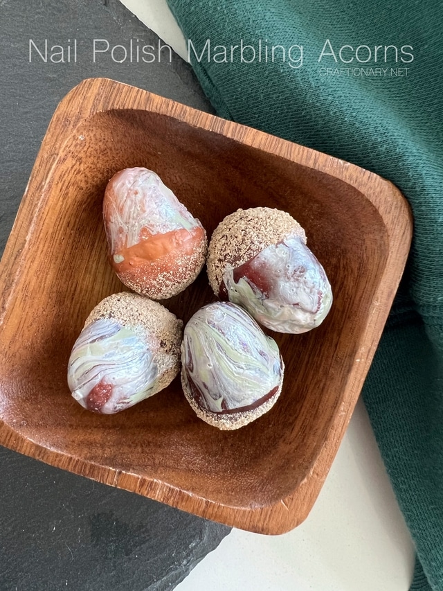 nail-polish-water-marbling-diy-nature-finds-acorns