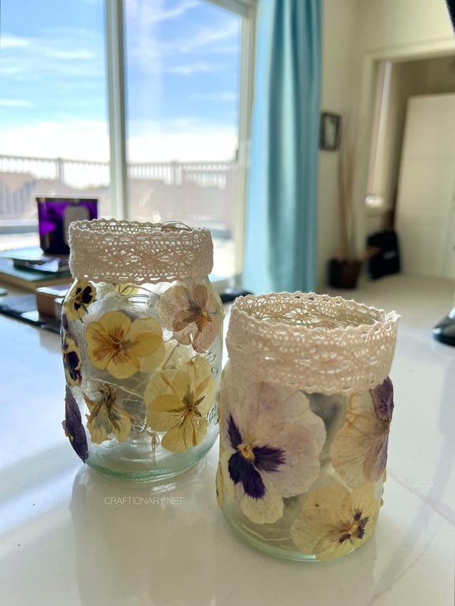cover-with-lace-to-complete-pressed-flowers-luminaries-diy-lights