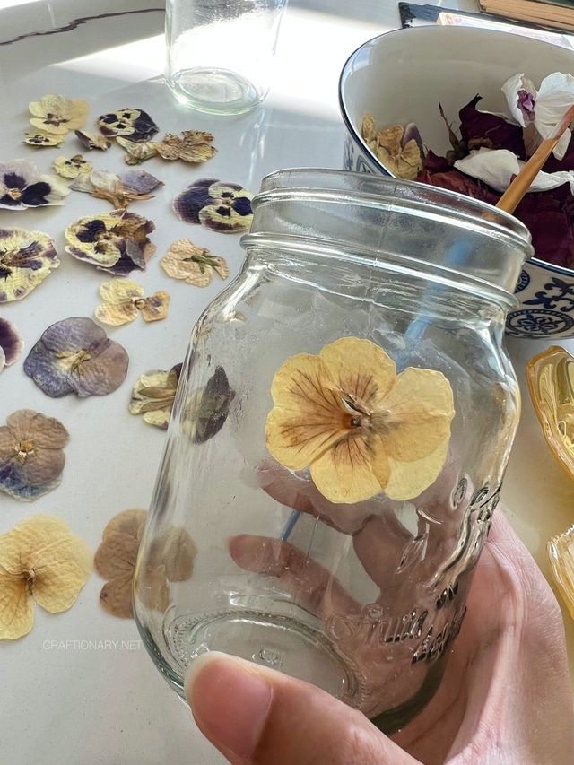 decoupage-pressed-flowers-on-mason-jar-with-mod-podge