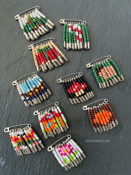 safety-pin-pixel-art-beaded-brooch-9x9