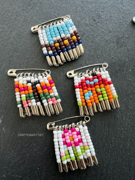 safety-pin-pixel-art-beaded-brooch-summer-spring-pins